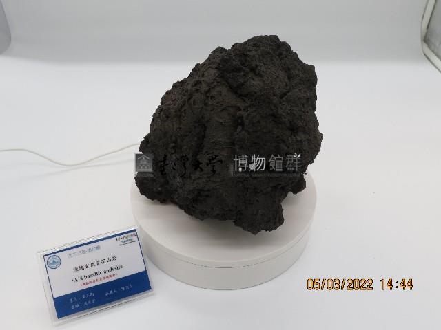 渣塊玄武質安山岩藏品圖，第1張