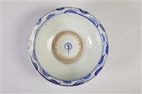 紅胎白釉青花梅菊紋碗公藏品圖，第3張