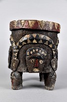 浮雕人面百步蛇紋木凳藏品圖，第2張