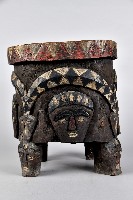 浮雕人面百步蛇紋木凳藏品圖，第3張