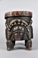 浮雕人面百步蛇紋木凳藏品圖，第4張