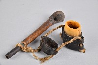 竹製菸斗及皮革製菸草攜袋藏品圖，第2張
