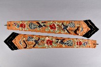 刺繡橘底孔雀牡丹劍帶藏品圖，第1張