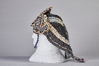 黑底花鳥刺繡童帽藏品圖，第2張