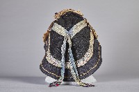 黑底花鳥刺繡童帽藏品圖，第3張