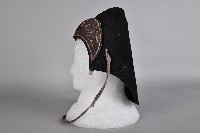 黑底幾何紋刺繡童帽藏品圖，第3張