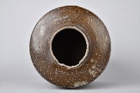 陶製灰胎褐釉素面罐藏品圖，第2張