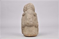 成人背孩童像石雕藏品圖，第2張