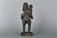 成人單肩扛孩童立像人偶藏品圖，第4張