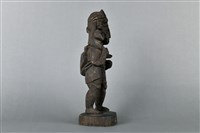 成人單肩扛孩童立像人偶藏品圖，第5張