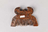 牛角形人面木梳藏品圖，第2張