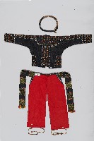 十字繡黑底男性服飾藏品圖，第2張