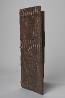 浮雕人面百步蛇紋木盾藏品圖，第3張