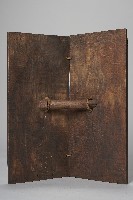 浮雕幾何紋木盾藏品圖，第2張