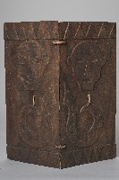 浮雕人面百步蛇木盾藏品圖，第1張