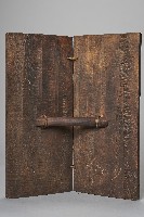 浮雕人面百步蛇木盾藏品圖，第2張