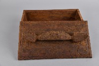 浮雕人像百步蛇紋木箱藏品圖，第2張