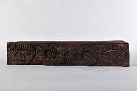 浮雕人面百步蛇紋木製單人枕藏品圖，第2張