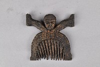 浮雕人形木製梳藏品圖，第2張