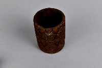 浮雕人面三角幾何紋木製杯藏品圖，第1張