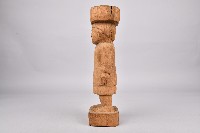 頭頂籃子女性立像人偶藏品圖，第3張