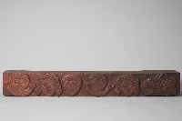 浮雕人面木製雙人枕藏品圖，第2張