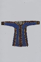 鑲珠刺繡靛藍底雙蛇紋女長衣藏品圖，第2張