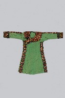 刺繡綠底女長衣藏品圖，第1張