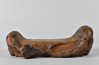 浮雕人面百步蛇神枕藏品圖，第2張