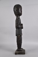 右手持杯戴帽男性立像人偶藏品圖，第4張