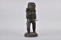 肩扛山豬立像人偶藏品圖，第1張