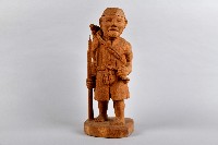 獵人肩扛山豬右手持獵槍立像人偶藏品圖，第1張