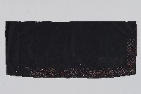 十字繡黑底卑南族裙藏品圖，第1張