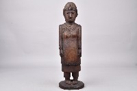 穿衣戴帽女性立像人像藏品圖，第1張