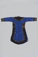 鑲珠刺繡藍底黑邊女長衣藏品圖，第2張
