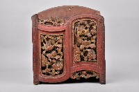 紅漆書卷式木製香筒藏品圖，第2張