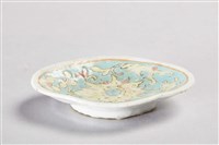 菱形青底黃粉花紋瓷碟藏品圖，第1張