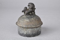 獅身鈕素面把手壺-壺蓋藏品圖，第1張