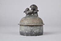 獅身鈕素面把手壺-壺蓋藏品圖，第2張
