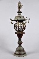 透雕捲草紋掛鈴油燈台-2藏品圖，第4張