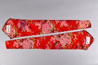 刺繡紅底連枝牡丹紋劍帶藏品圖，第2張