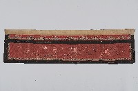 刺繡紅底黑邊帳幔藏品圖，第1張