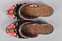黑底紅花刺繡拖鞋藏品圖，第2張