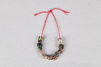 彩色琉璃手鍊藏品圖，第2張