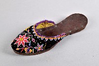 黑底串珠繡花拖鞋-右藏品圖，第1張