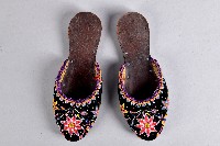 黑底串珠繡花拖鞋藏品圖，第2張