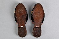 黑底串珠繡花拖鞋藏品圖，第3張