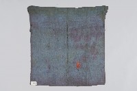 刺繡紅底金線孔雀花鳥桌裙藏品圖，第2張