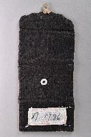 回字紋彩繡紫紅白三夾層荷包藏品圖，第3張