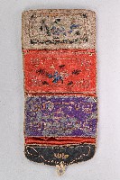 三夾層雙回字紋彩繡紫紅白荷包藏品圖，第2張